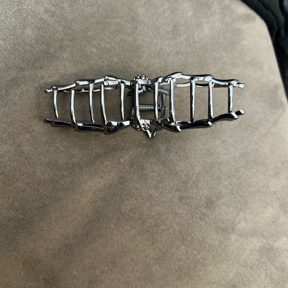 Metal Hair Claw Clips for Women | Emo Goth Spider Design Tight Metal Clip - Picture 7 of 12